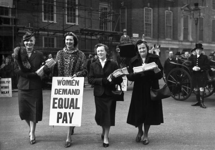 Women MPs delivering equal pay petition 1954. Copyright: Dave Bagnall/Alamy