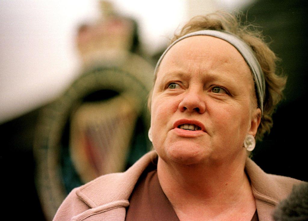 Secretary of State for Northern Ireland Mo Mowlam talks to journalists prior to a meeting with RUC Chief Constable Ronnie Flanagan at their headquarters in Belfast July 8. Mowlam discussed security matters surrounding the recent sectarian troubles in Portadown. Alamy, 2D55FEJ